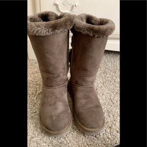 Brown uggs size 7 1/2